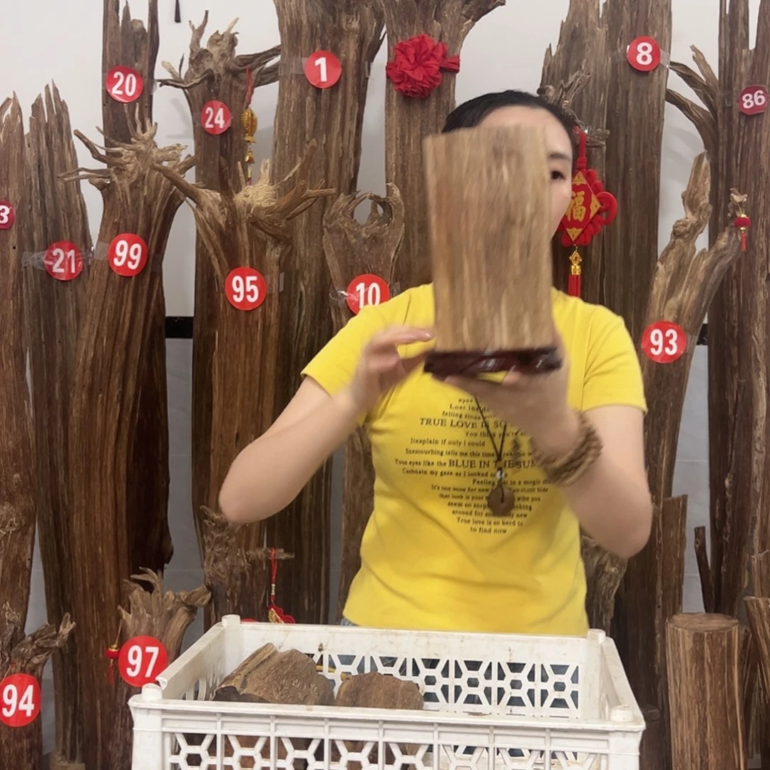 沉香碎屑沉香原材料