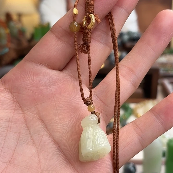 和田玉（糖玉）未镶嵌颈饰