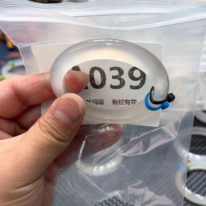 手镯玛瑙/玉髓未镶嵌１039