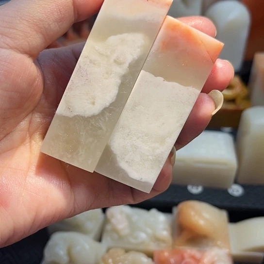 老挝石名***取老挝保利石印章