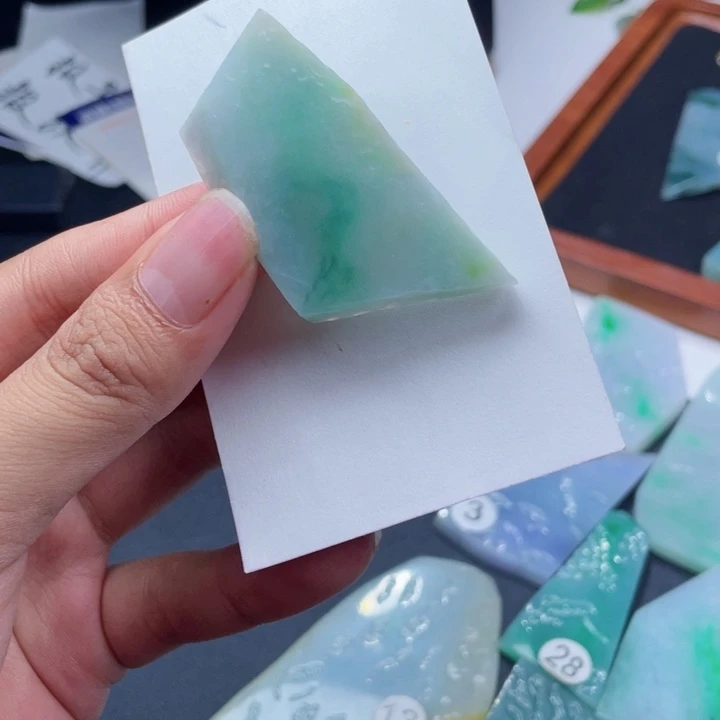 未镶嵌定制翡翠小牌子料