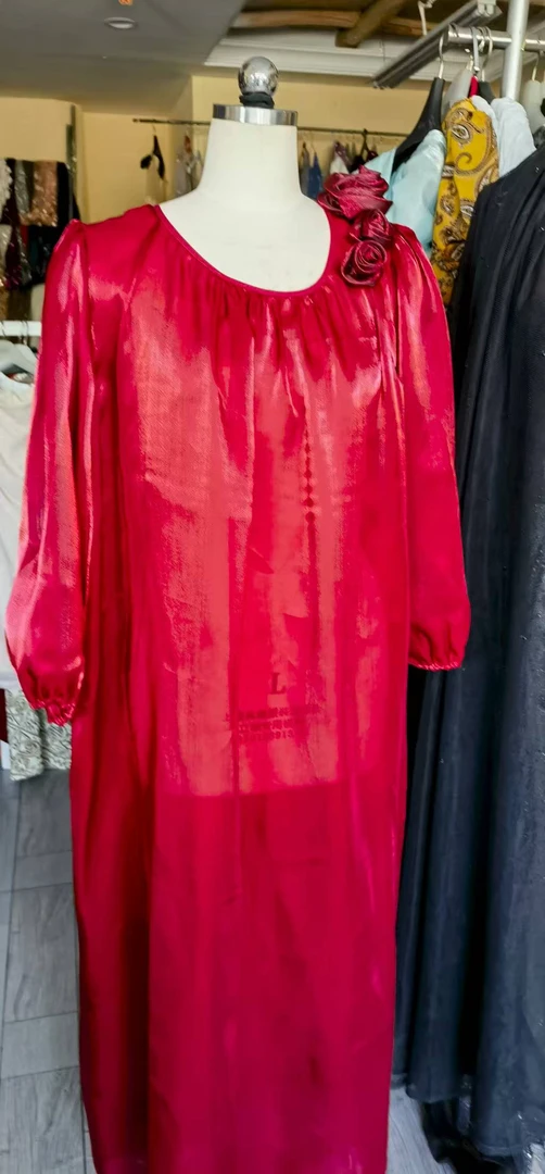 静奢风圆领灯笼袖显瘦时尚百搭连衣裙