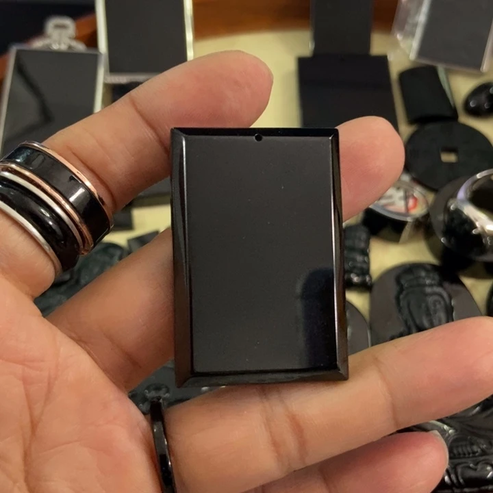 翡翠颈饰未镶嵌更**代墨翠