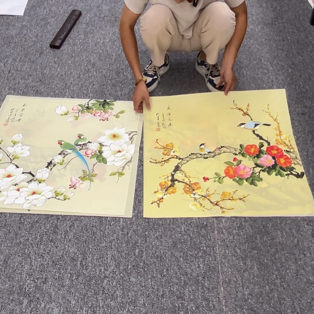 国画卖字画的小男孩