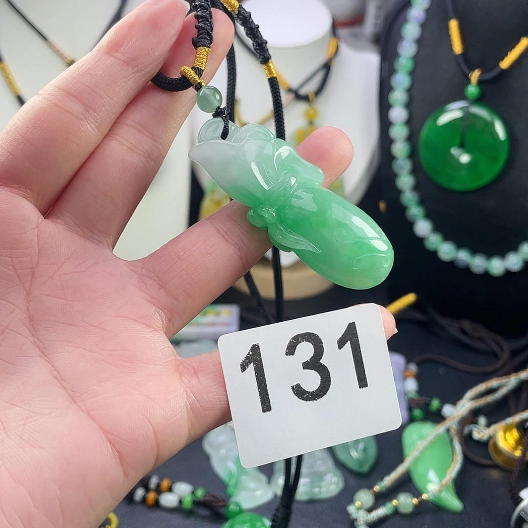 翡翠未镶嵌吊坠(赠链)
