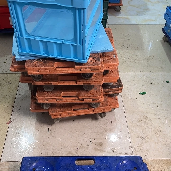 用***1厚款家用五金工具箱一个带盖