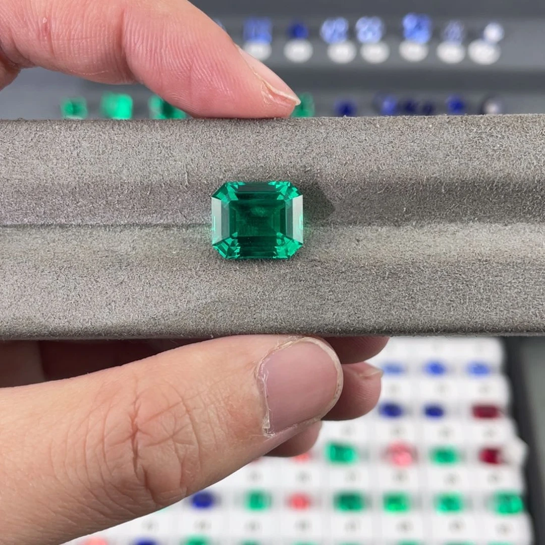 合成（培育） 祖母绿裸石未镶嵌浅*6.25克拉