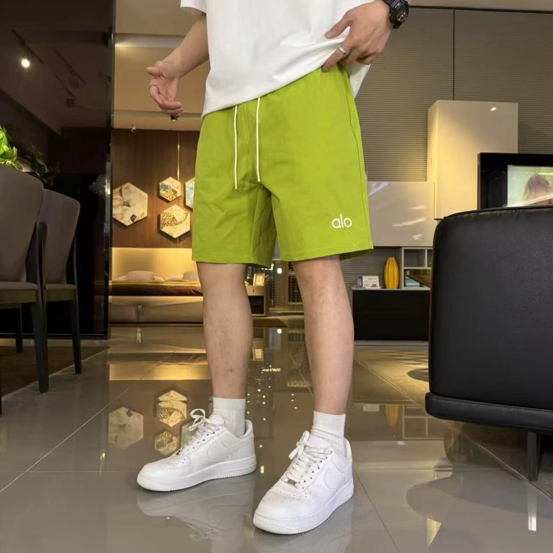 彩色多巴胺夏季轻奢欧货男士刺绣速干薄款休闲运动沙滩裤五分裤男