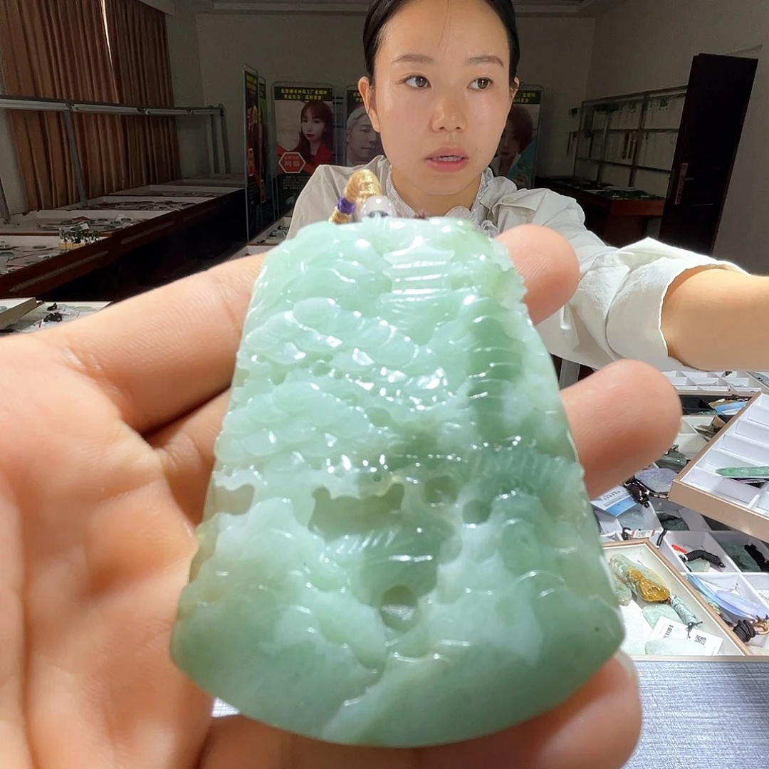 翡翠未镶嵌颈饰一