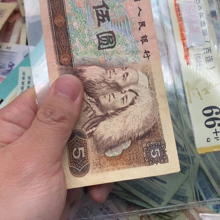 阿杜直播间退市旧纸币 805两张