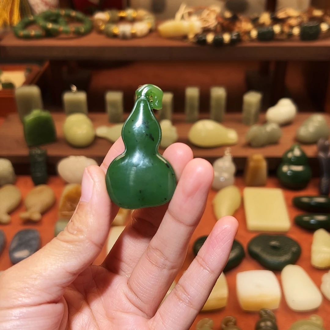 乐***哩和田玉未镶嵌颈饰