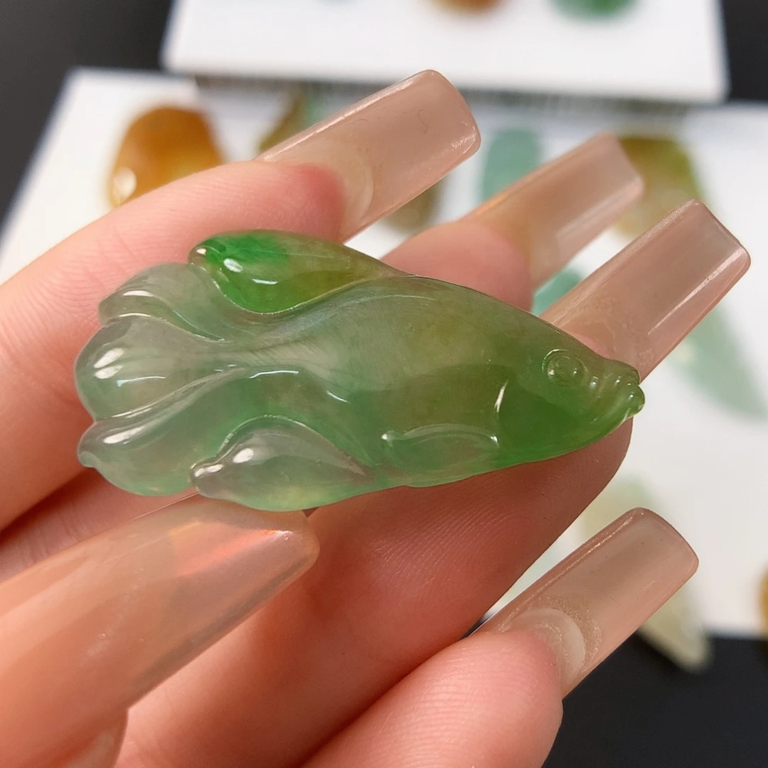 翡翠未镶嵌颈饰锦鲤