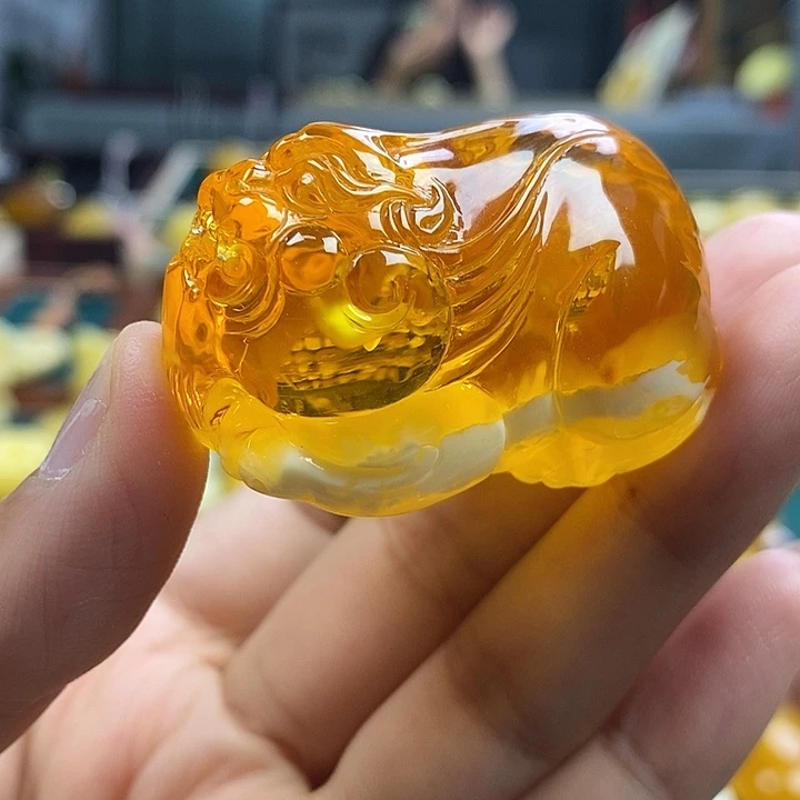 琥珀未镶嵌珠宝奇石26.98金珀妖花貔貅吊坠