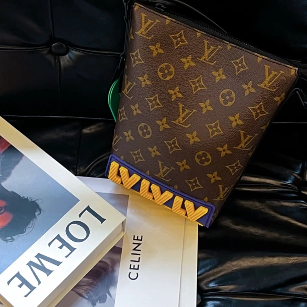 99新 LouisVuitton/路易威登 rubber cruise老花水桶单肩包芯片款