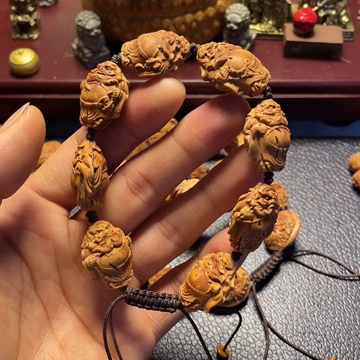 大桃核雕刻瑕疵钟馗