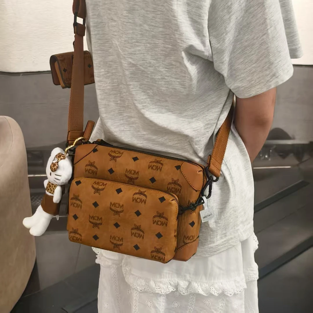 95新 MCM YUMU中古/MCM干邑色三合一斜挎包