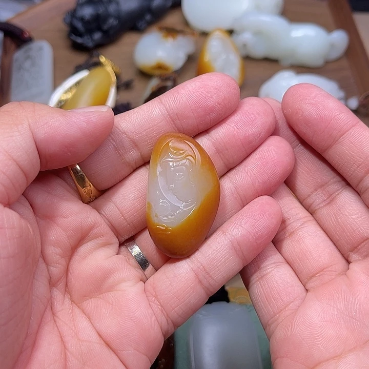 一***哥和田玉未镶嵌颈饰