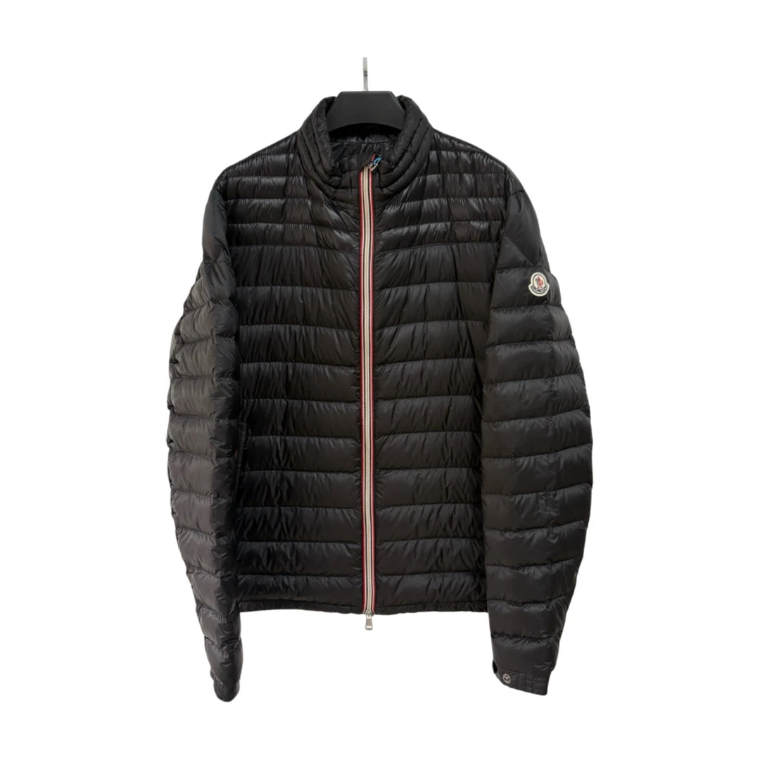 未使用 MONCLER 彩条薄款羽绒服/6码/256211