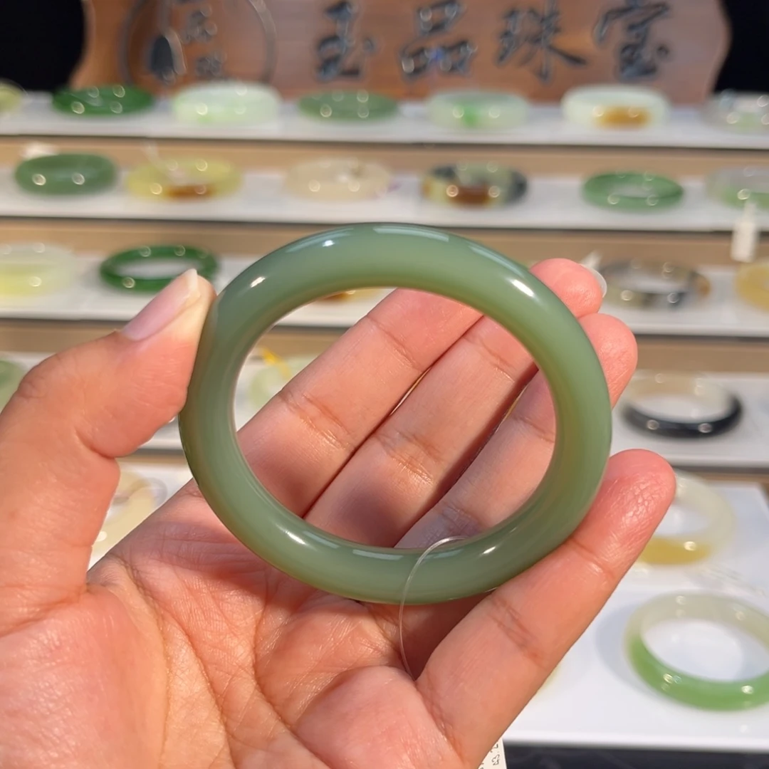 和田玉未镶嵌手镯粉青猫眼碧玉圆条 98000平替