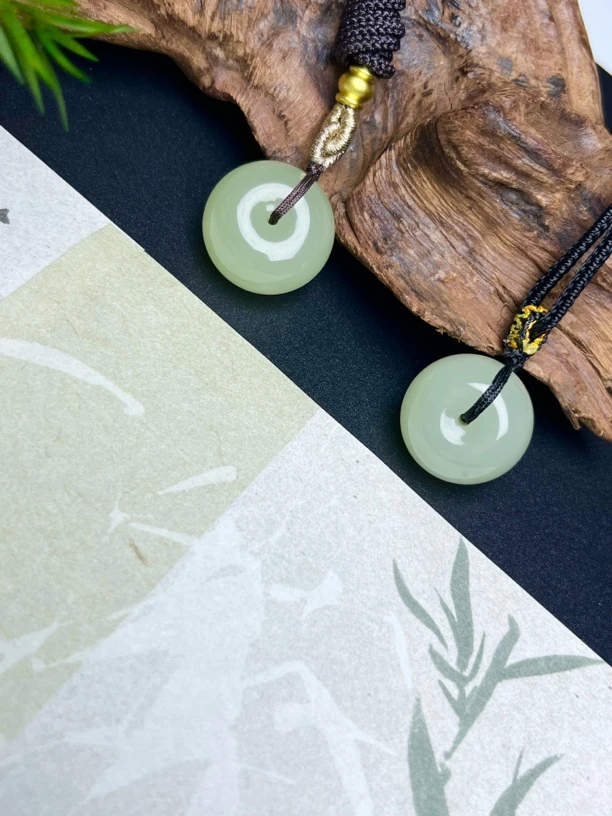 西亚珠宝LJ69-和田玉晴水平安扣19*12多样性发其一