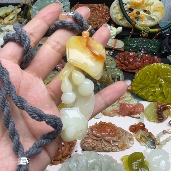 蛇纹石玉未镶嵌颈饰