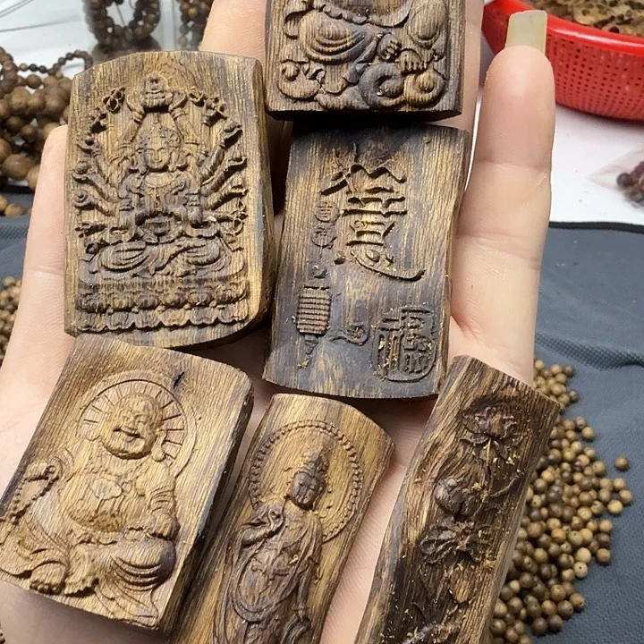 沉香沉香碎屑雕刻牌子