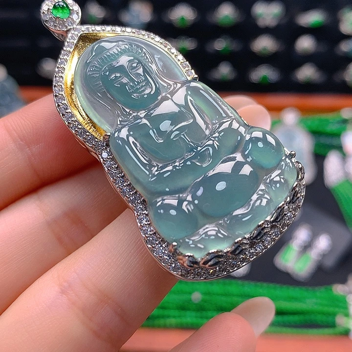 翡翠未镶嵌颈饰观音