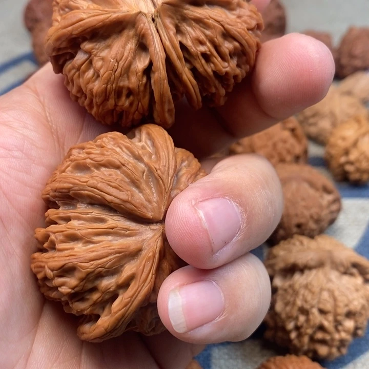 文玩核桃把件至*核桃