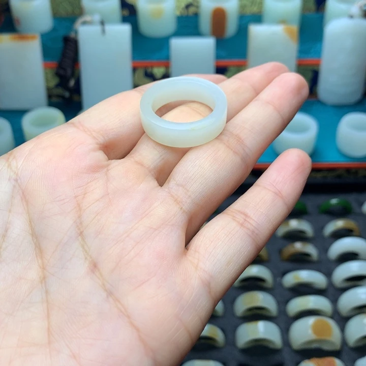 D***n和田玉戒指未镶嵌