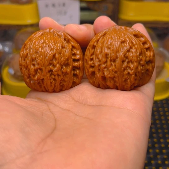 吊坠文玩核桃红宝石