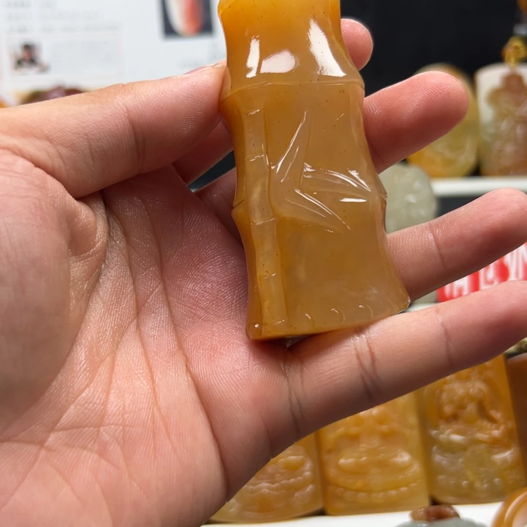 未镶嵌石英质玉（黄龙玉）多样性发货，发其一