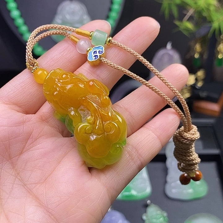 翡翠未镶嵌吊坠(赠链)