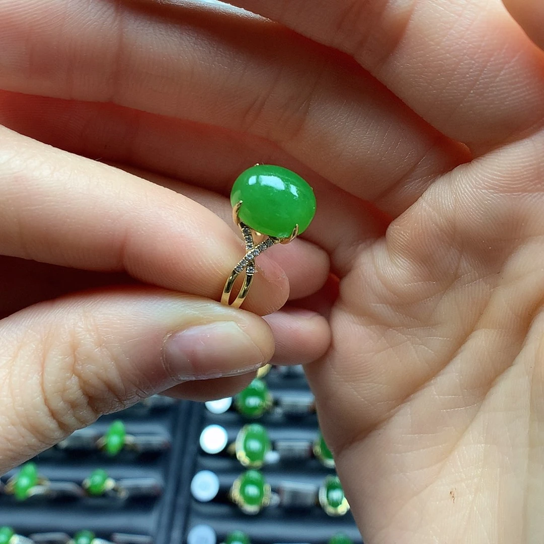 和田玉戒指18K金镶嵌8×10