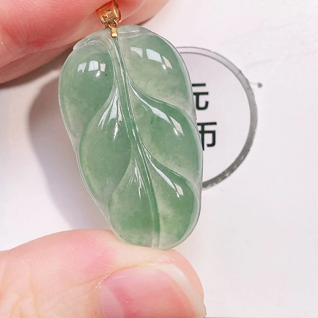 颈饰18K金镶嵌翡翠