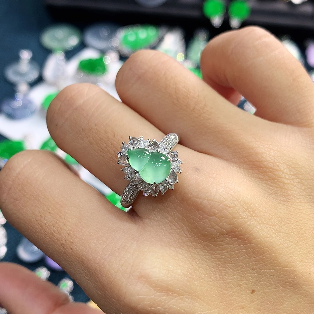 翡翠18K金镶嵌颈饰48小时鉴赏 高冰葫芦晴钢戒指