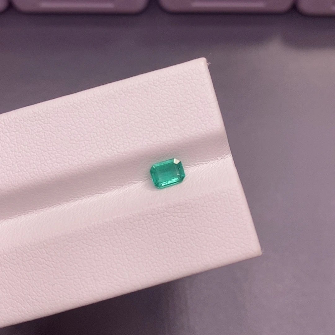 裸石祖母绿4×5mm