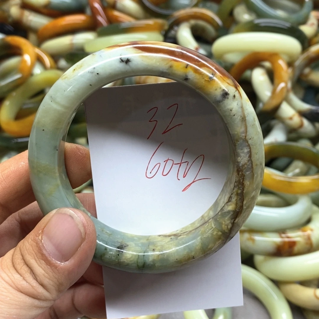 蛇纹石玉未镶嵌手镯