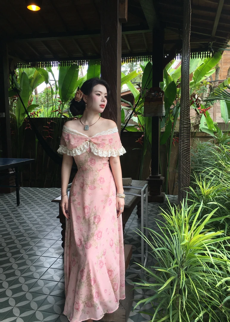 《春和景明》2025春夏款法式复古一字肩显瘦气质碎花连衣裙长裙M23