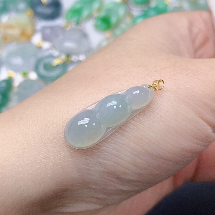 颈饰18K金镶嵌翡翠天然A货