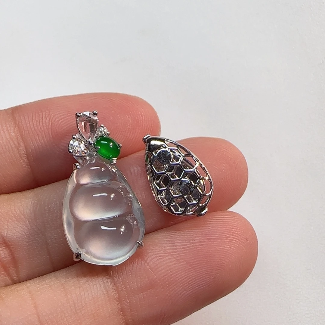 翡翠18K金镶嵌吊坠(不含链)福豆