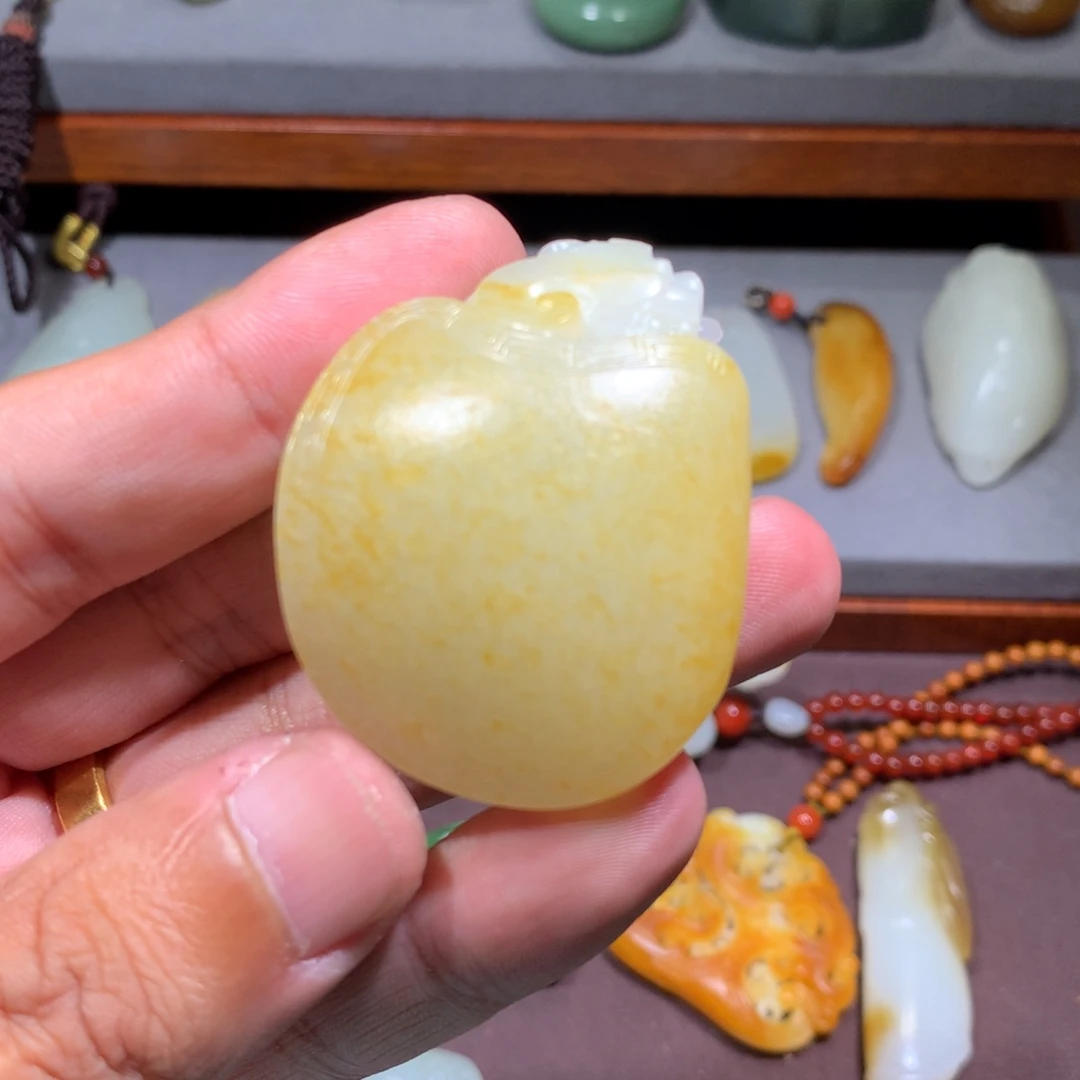 斗***堂和田玉未镶嵌颈饰