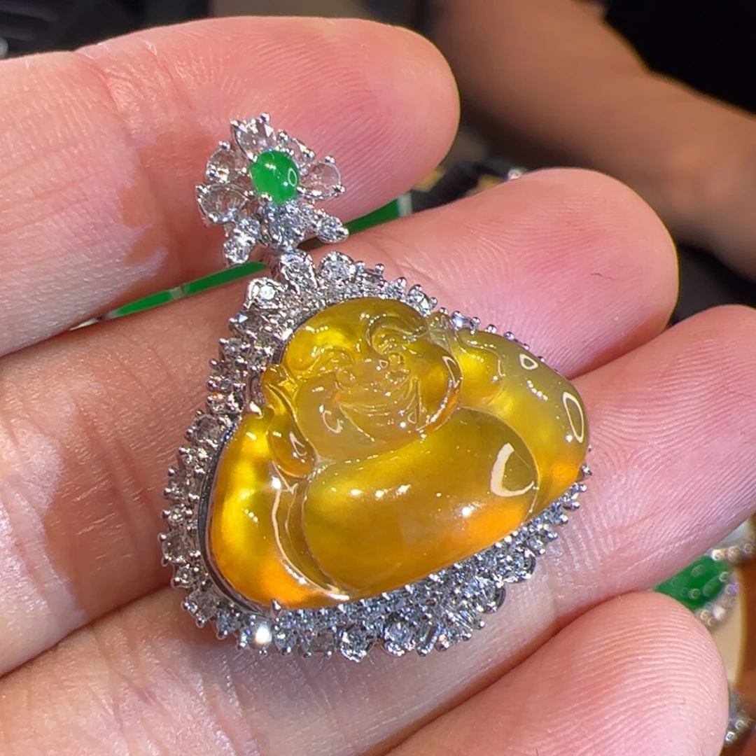 翡翠颈饰未镶嵌天然缅甸A货翡翠。