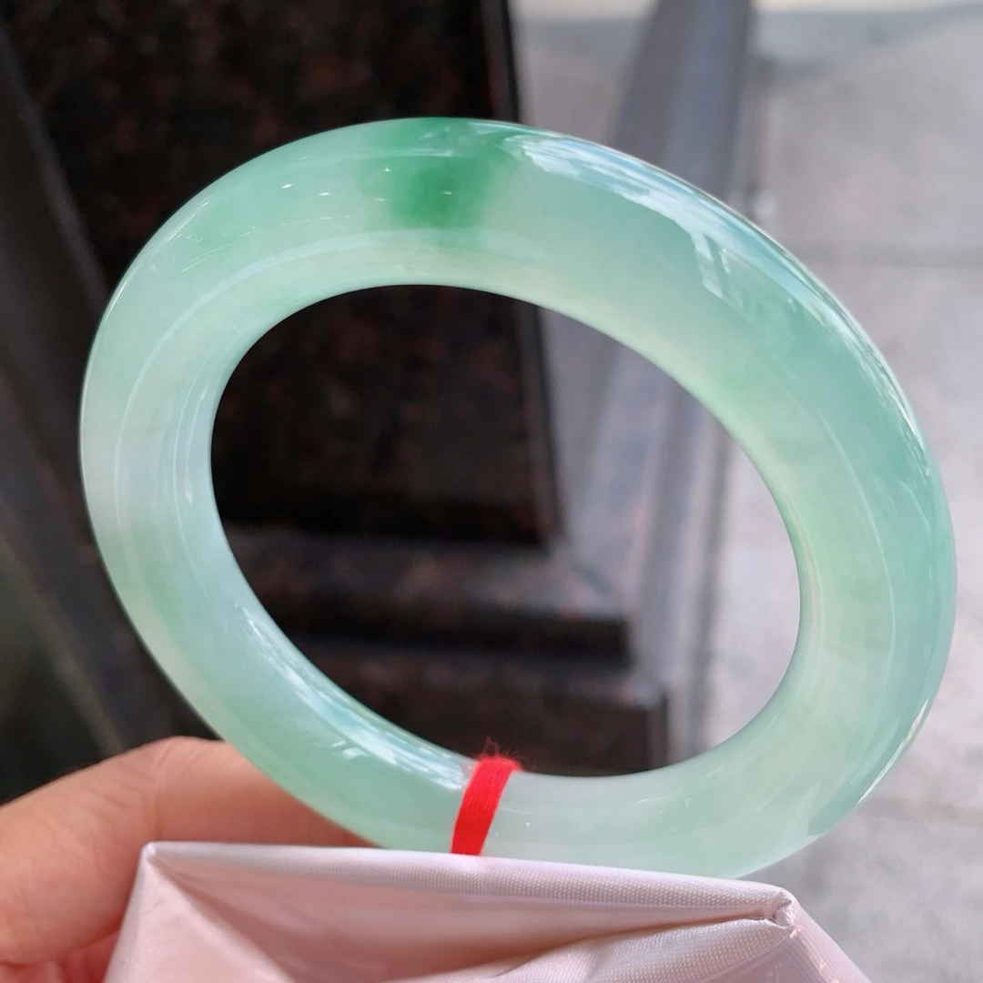 天然翡翠缅A冰种手镯，圈口57-58 圆条冰飘花尺寸：57.8/12/11.8