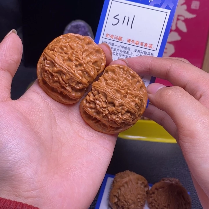 文玩核桃吊坠46白狮子s111