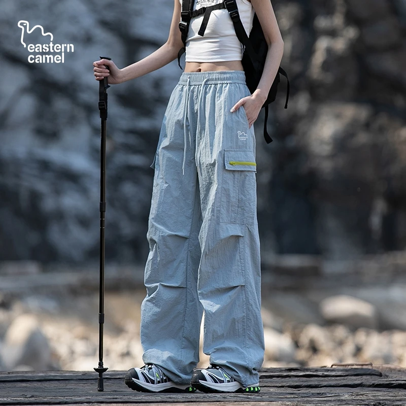 东方骆驼软壳冲锋裤子男款夏季防水耐磨机能伞兵裤宽松工装直筒裤