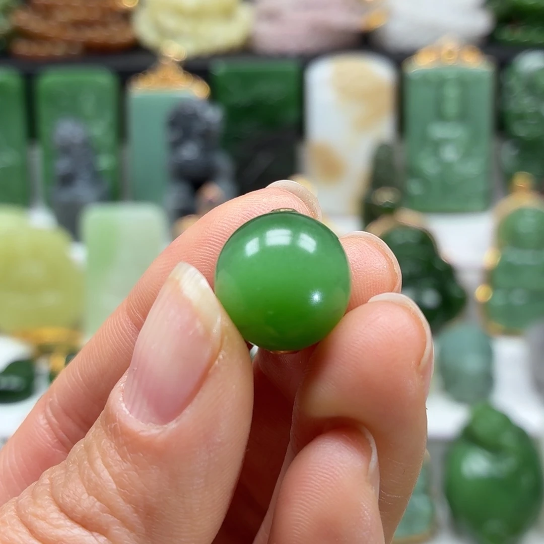 木***店和田玉18K金镶嵌颈饰