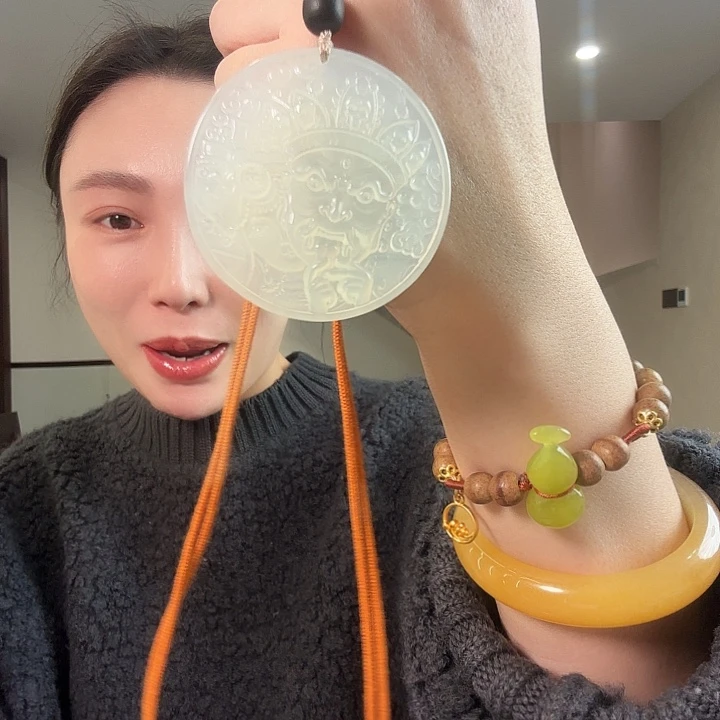 姚***蛇纹石玉未镶嵌颈饰