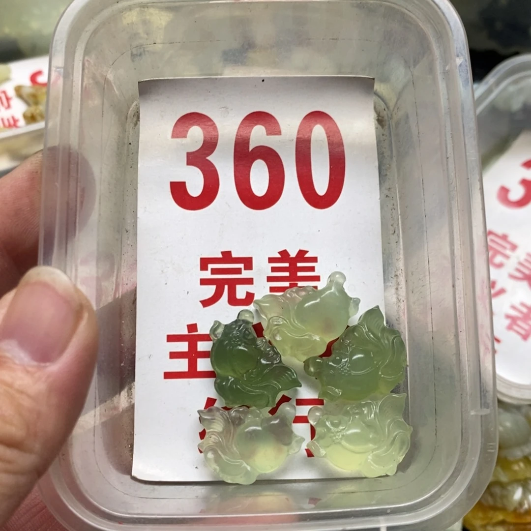 蛇纹石玉挂坠未镶嵌