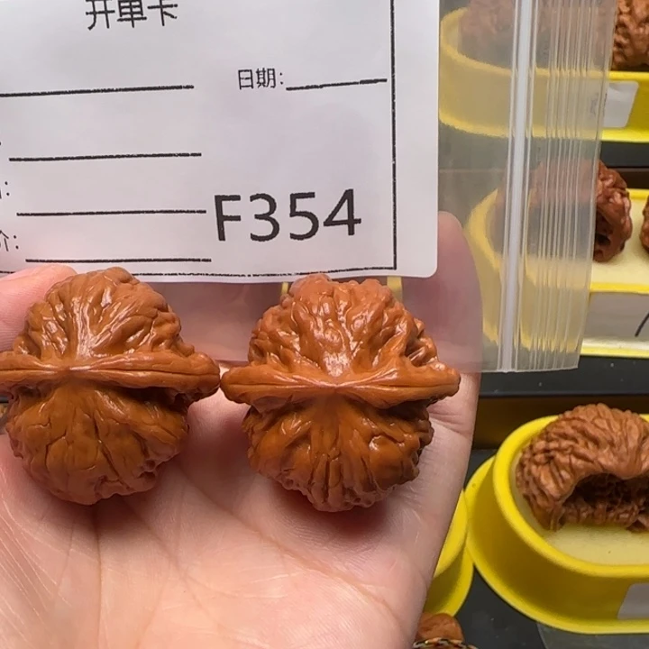 刘****文玩核桃吊坠野狼36