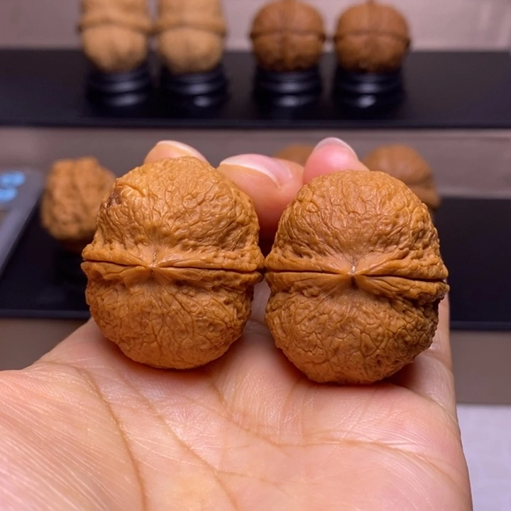 文玩核桃把件铁绣球60